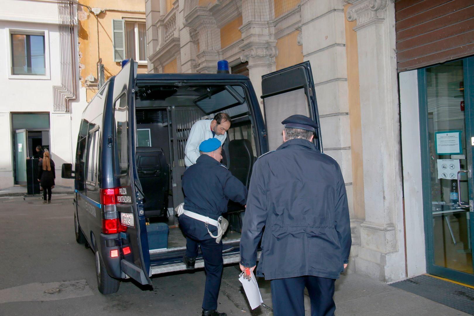 Davide Savigni in tribunale (foto d'archivio)