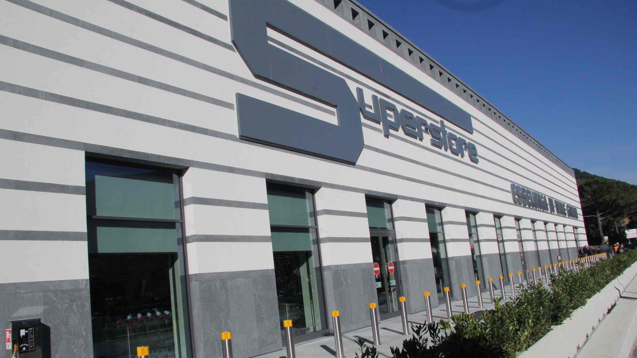Il supermercato Esselunga di viale Galilei a Prato