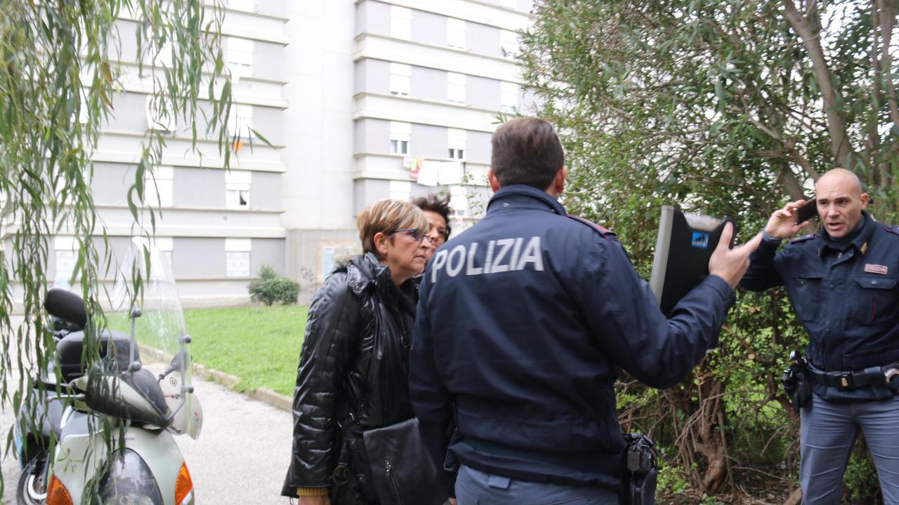 La polizia alla Leccia (Pentafoto)