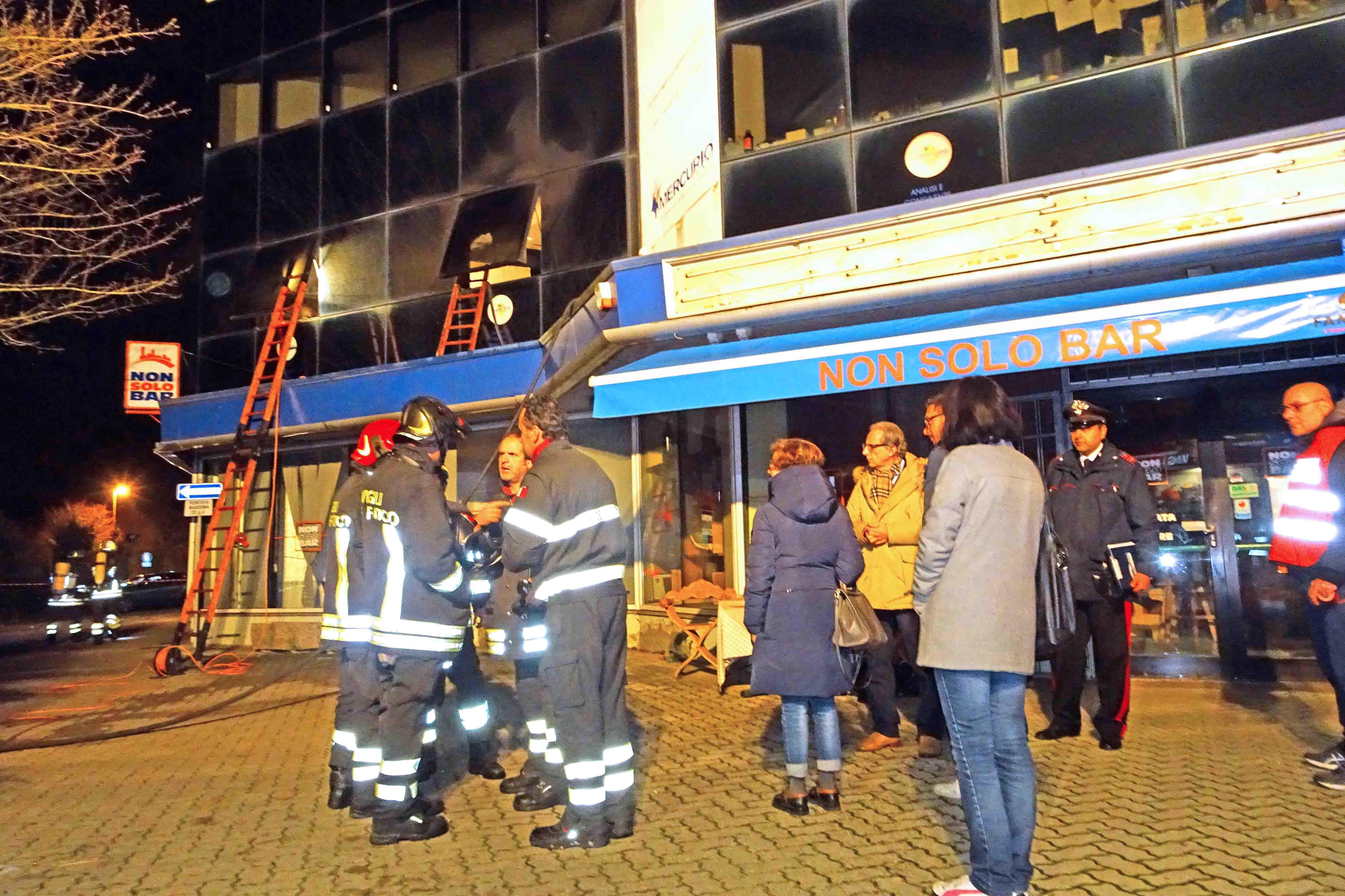 Incendio in un laboratorio di analisi a Pistoia 
