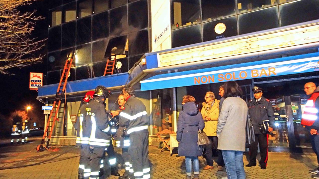 Incendio in un laboratorio di analisi a Pistoia