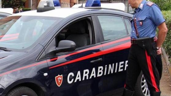 Spaccia in casa, viene arrestato