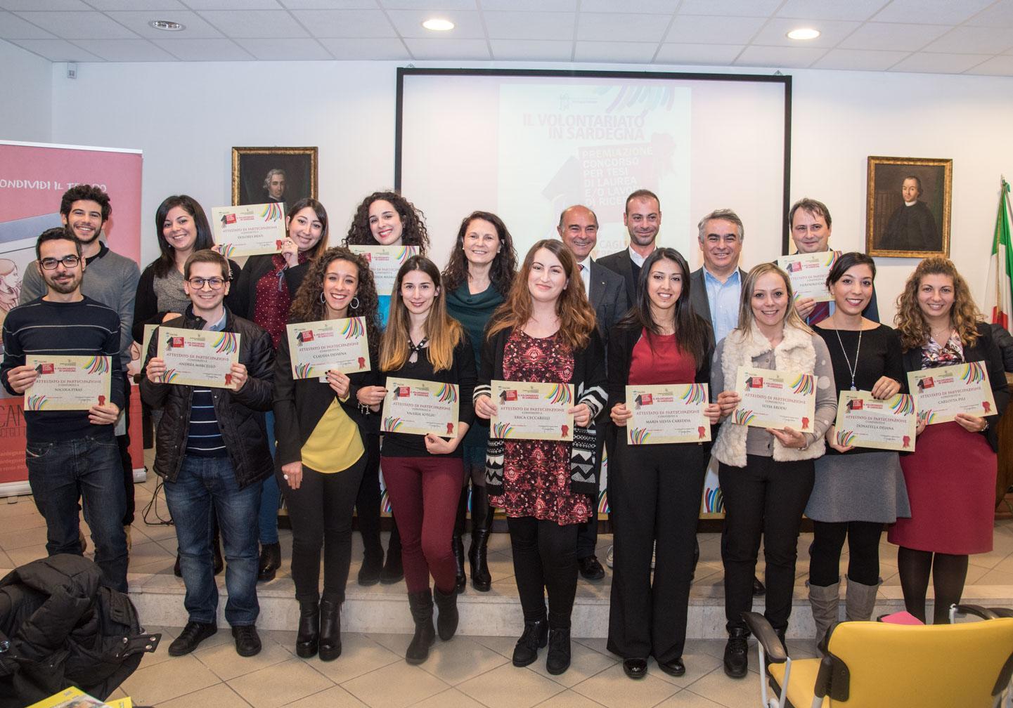 I ragazzi premiati per le tesi di laurea sul volontariato (foto Mario Rosas)