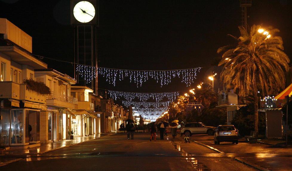 Luci di Natale, il Comune fa appello ai commercianti 