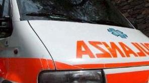 L’auto finisce nel fiume Paura per due giovani