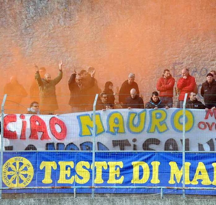 In mille: Mauro è qua e canta con gli ultrà 
