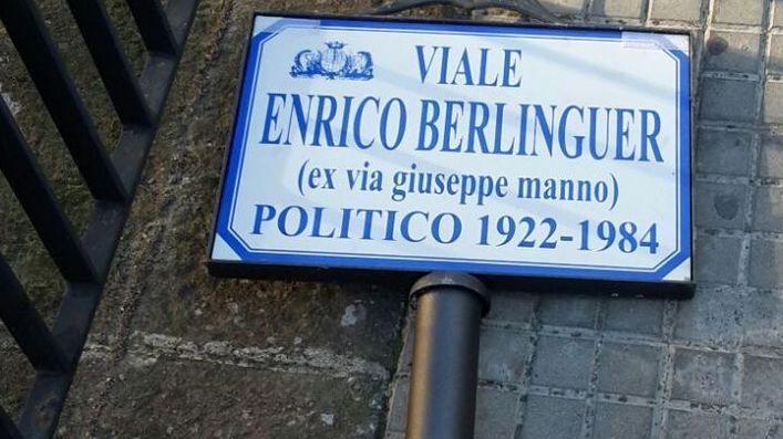 Viale Berlinguer, danneggiata la targa: vandali o incidente?