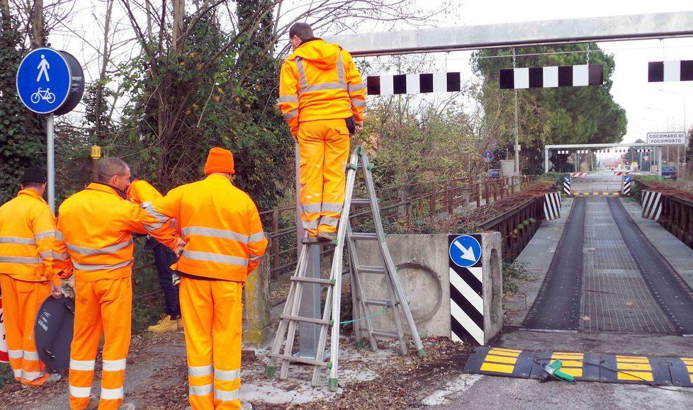 Lavori per sistemare il ponte bailey