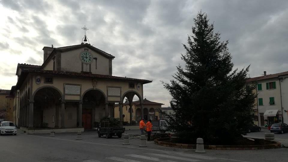 L'albero di Natale in piazza Giusti a Monsummano