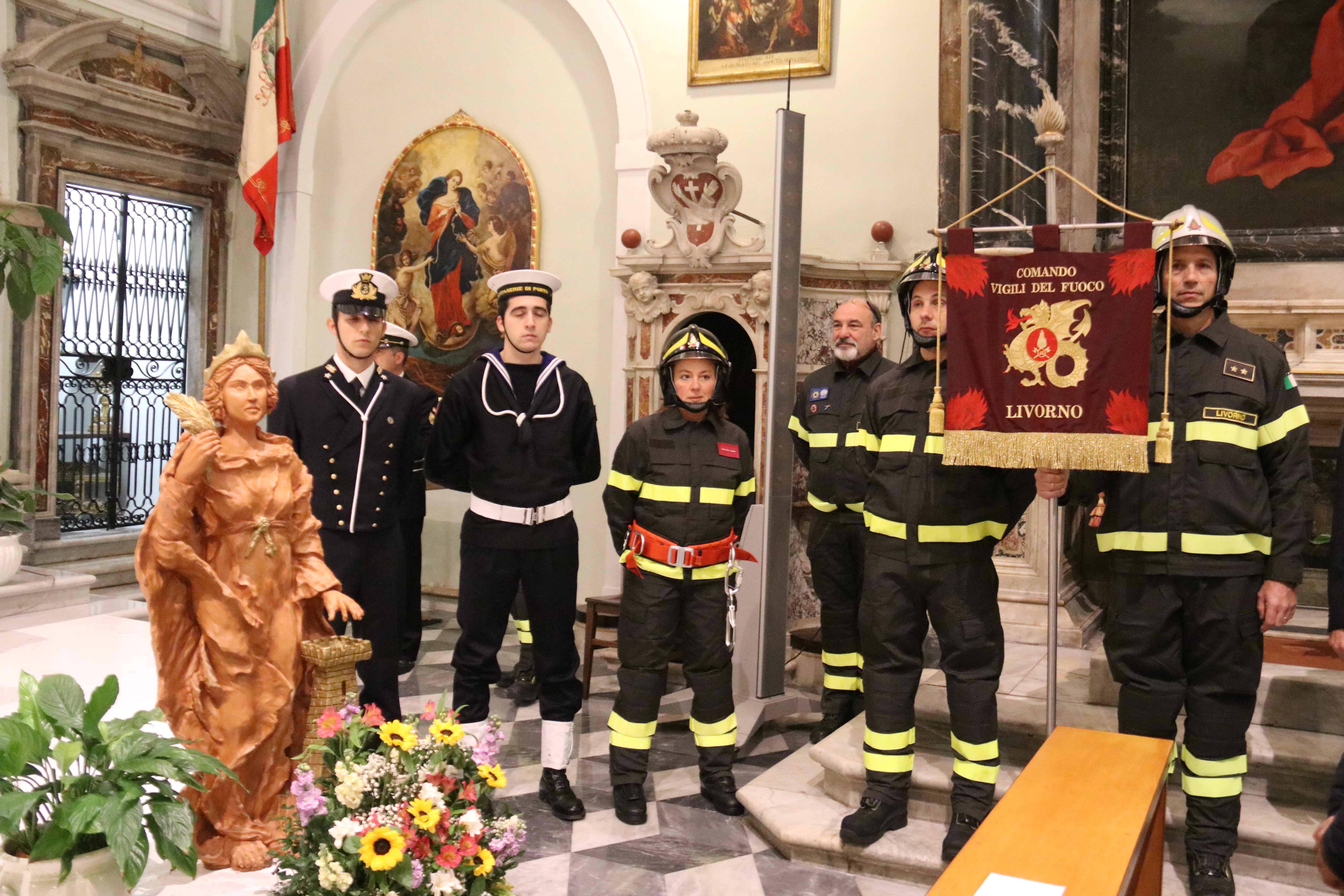 La messa di venerdì 2 dicembre dedicata a Santa Barbara nella chiesa in via della Madonna (Pentafoto)