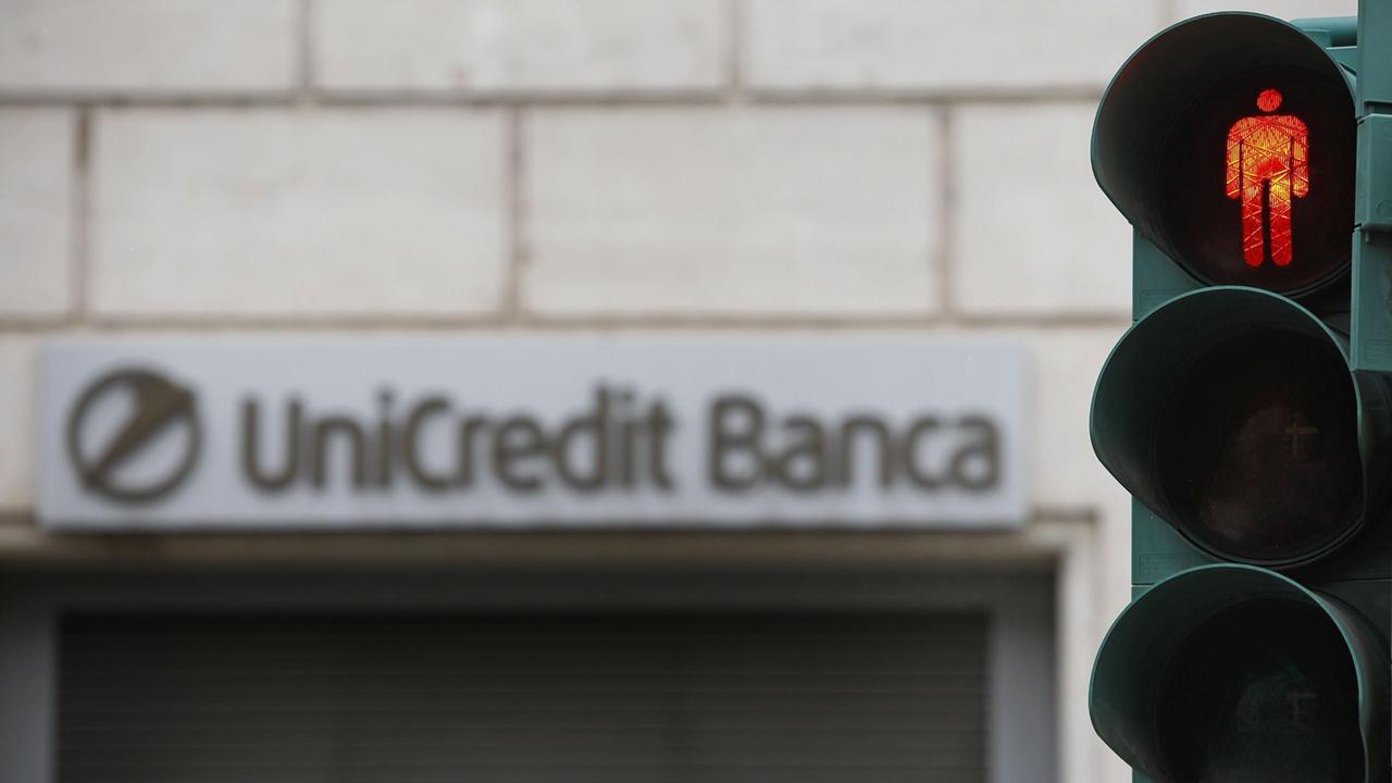 Anche in Sardegna i bancomat Unicredit "parlano" cinese