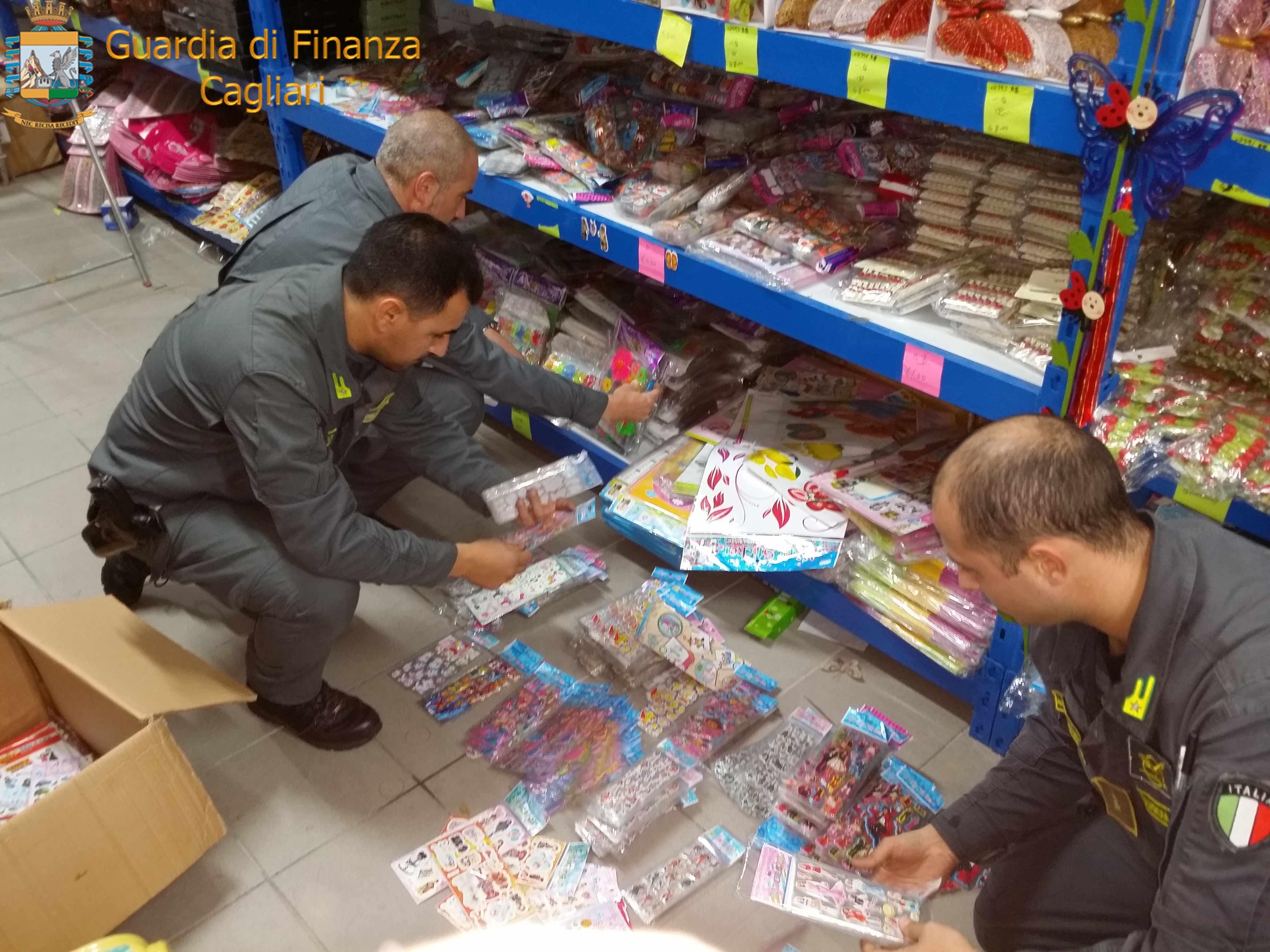 Cagliari, maxi sequestro di abiti contraffatti e materiali pericolosi