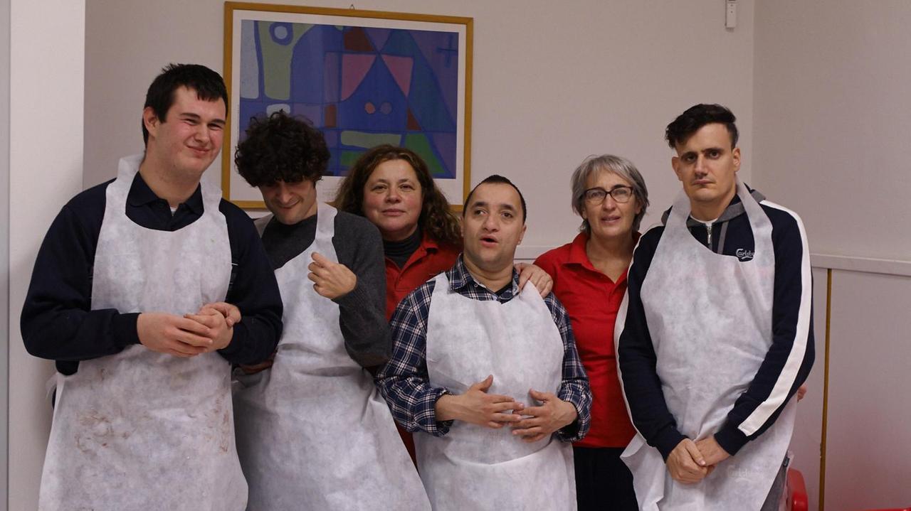 I ragazzi-chef del Centro Politano con le loro accompagnatrici