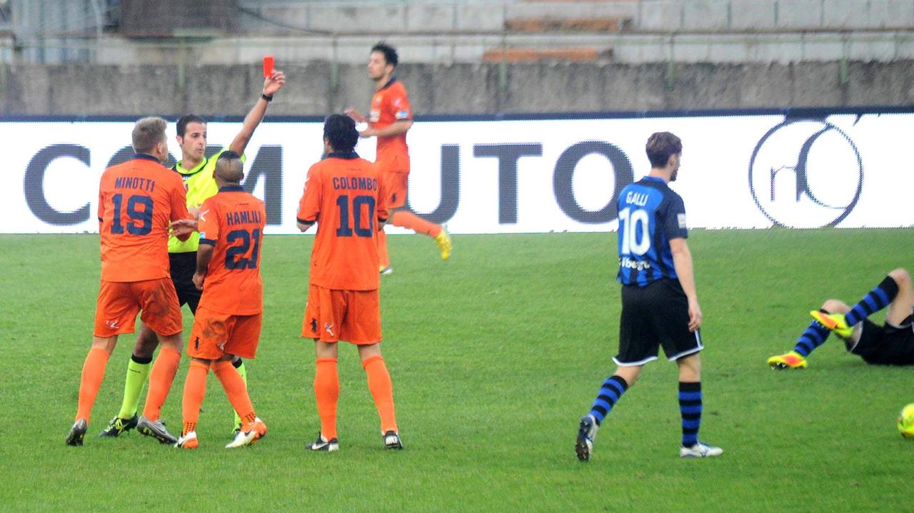 L'espulsione di Corrado Colombo (Foto Gori)
