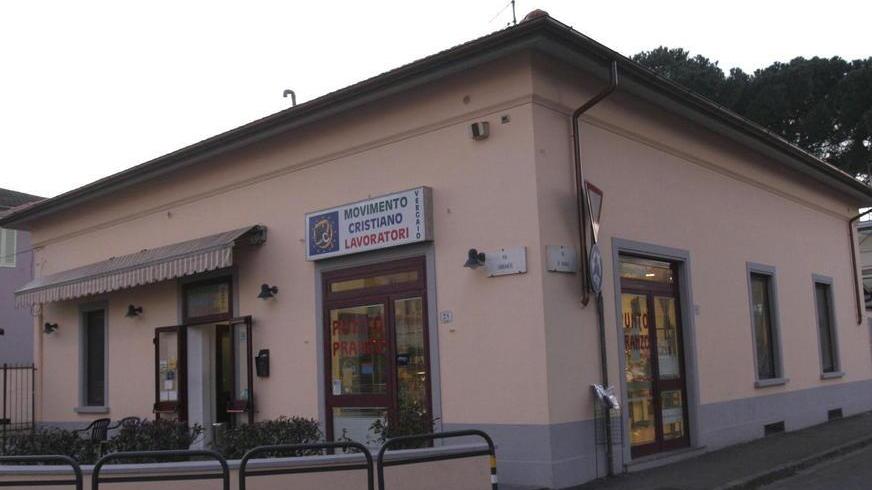 Il prete sfratta il circolo Mcl e il vescovo va alla Casa del popolo