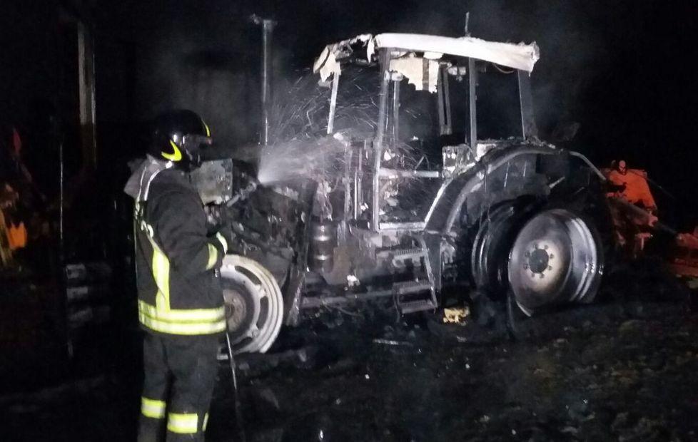 Rogo in azienda agricola, il titolare resta intossicato 