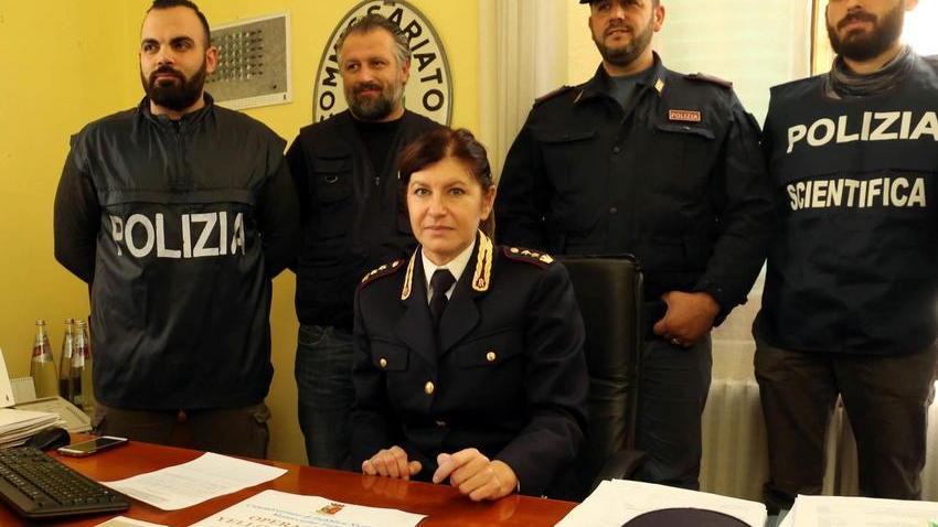 Nel condominio fucili e vestiti rubati, un arresto