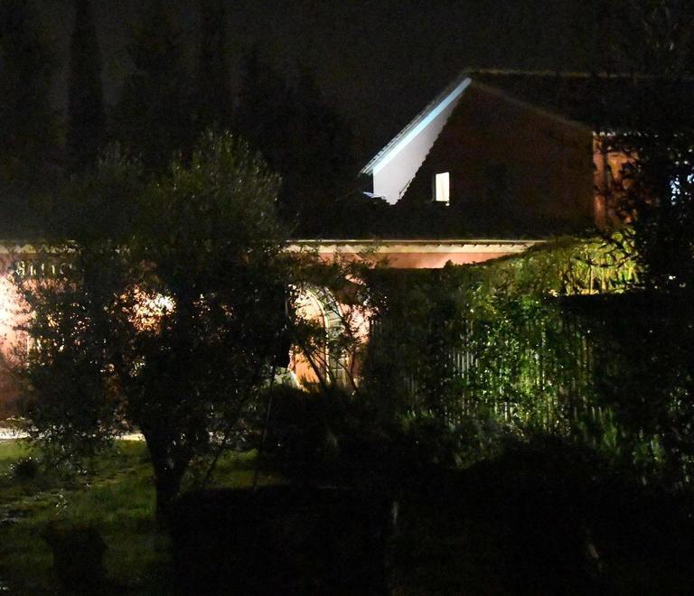 Rapina in villa alla Capannina I banditi sorpresi da due ragazze 