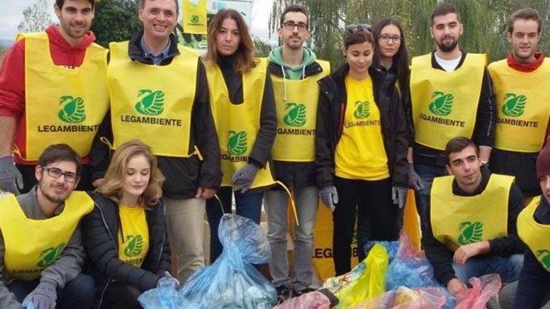 Gli studenti puliscono... il Mondo