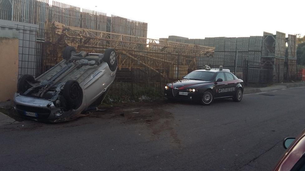 Auto cappottata in via Tre Venezie