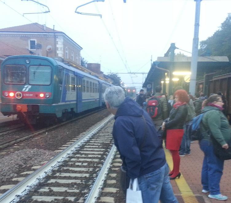Guai tecnici e ritardi continui Giornate di passione sui treni