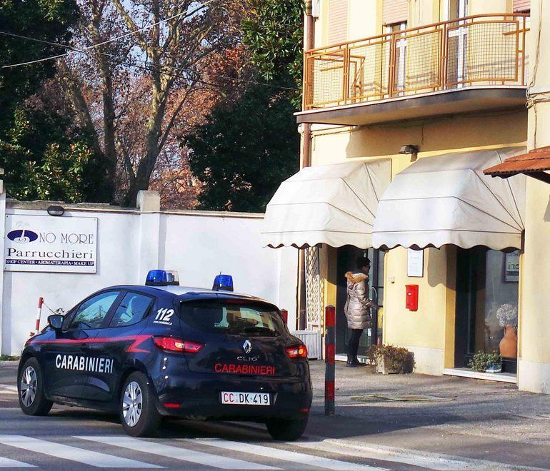 Si fa accompagnare e viene truffato in via Darsena 