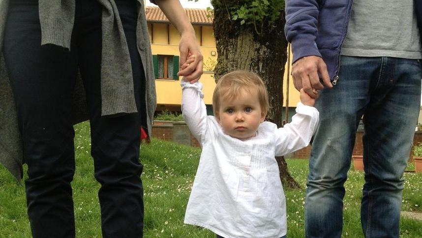 Bimbo fuggito e toni duri dietro lo stop alla maestra