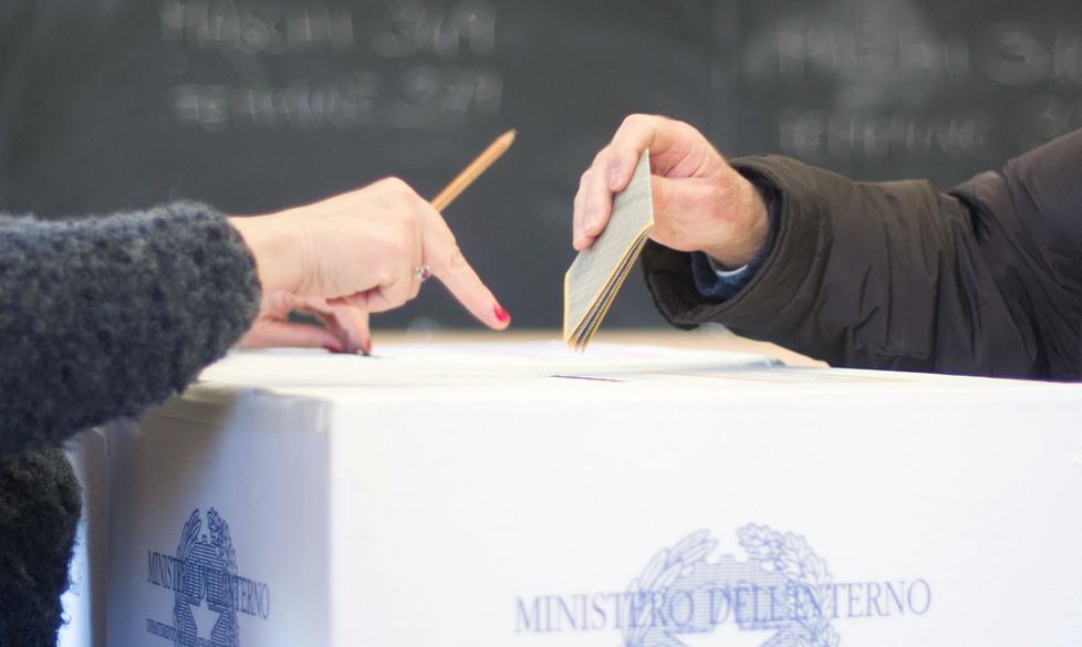 Sì o No: l’Italia vota sulla Costituzione. Nell'isola alle 19 affluenza al 51,27%