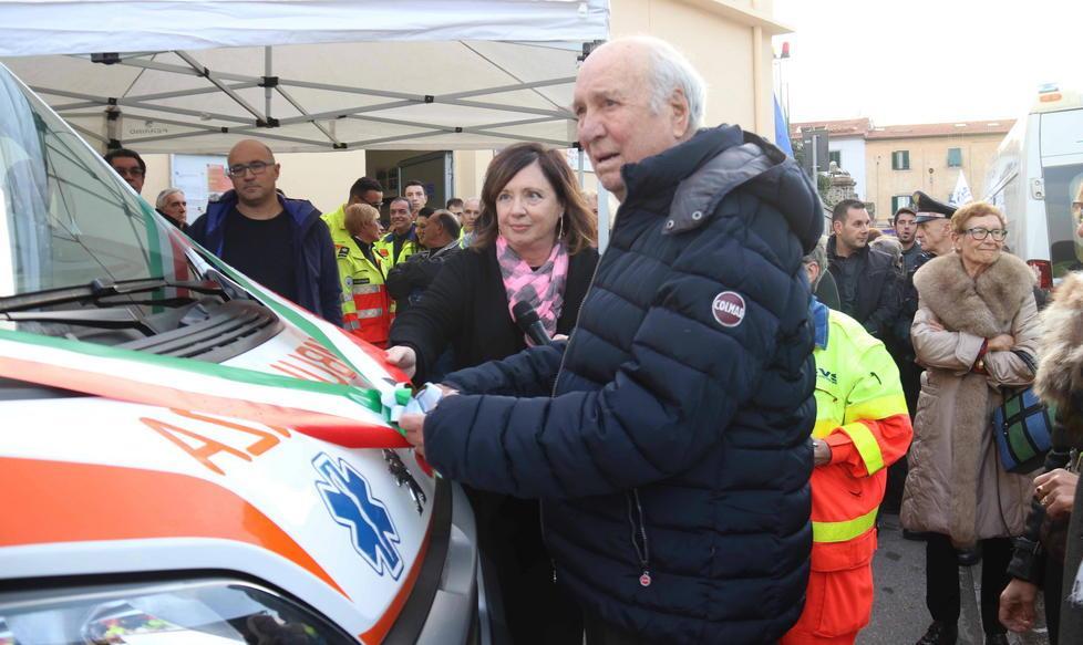 Nella foto la nuova ambulanza della Svs di Ardenza con cui è stato fatto l'intervento (Pentafoto)