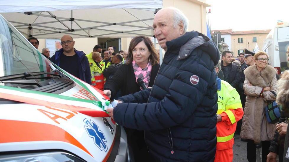 Nella foto la nuova ambulanza della Svs di Ardenza con cui è stato fatto l'intervento (Pentafoto)