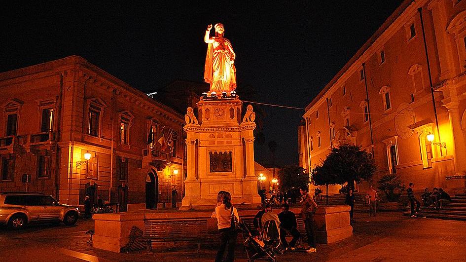 La statua di Eleonora d'Arborea