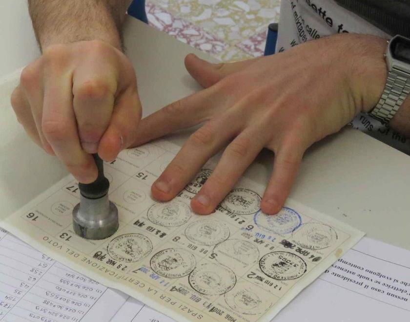 Urne aperte per 225.000 elettori 