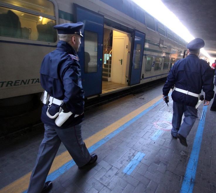 Ragazza aggredita in treno e poi pedinata in stazione 