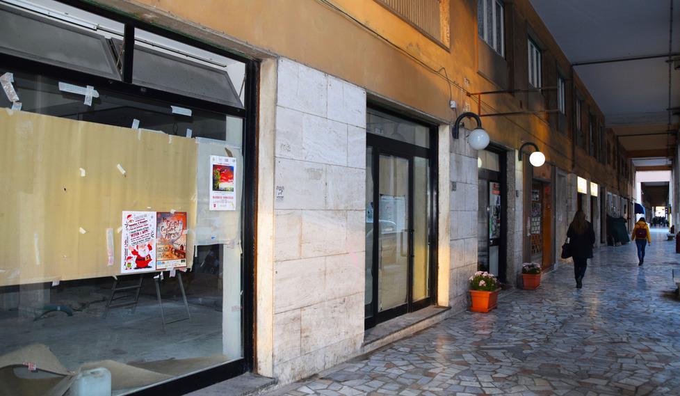 Negozi chiusi e fondi sfitti, l’anno nero del commercio 