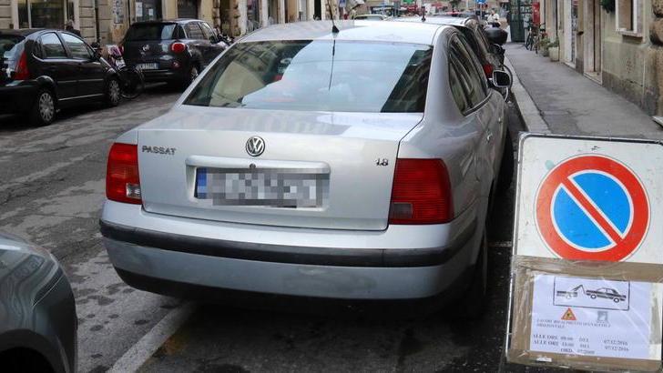 Via Roma, le soste blu spaventano i residenti