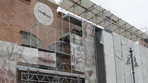 Gli sbadati di Pisa Lavori da finire ma tolgono i ponteggi
