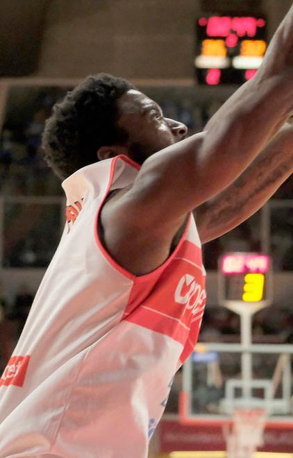 Cantù vince il derby lombardo, a Varese non basta Maynor 