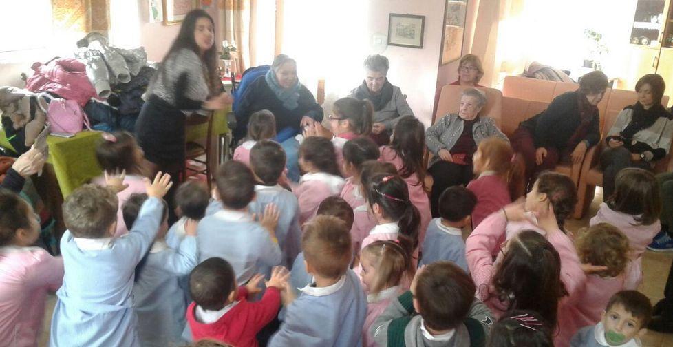 I bambini alla Casa di riposo per la terza “Festa dei nonni”
