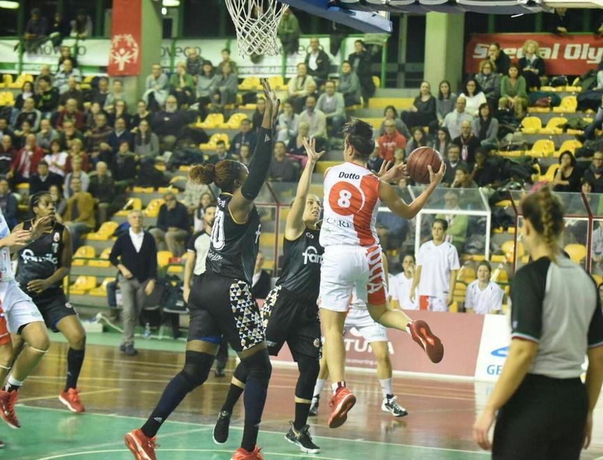 Bastano 10 minuti per prendersi vittoria e primato 