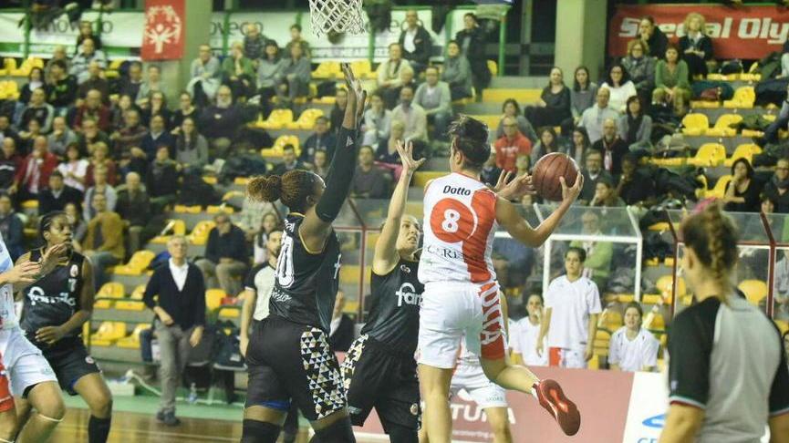 Bastano 10 minuti per prendersi vittoria e primato