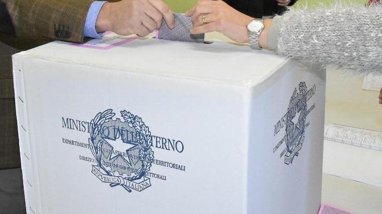 Un'urna elettorale (foto Enzo Russo)