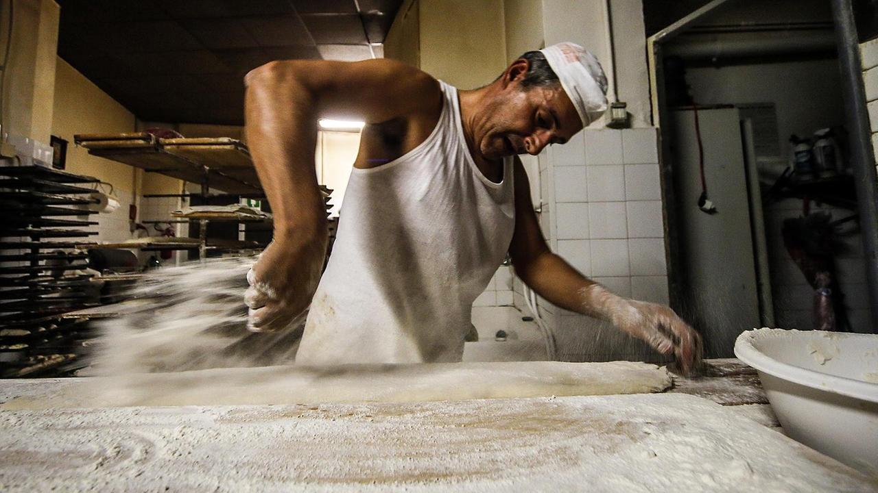Un secolo al forno, la notte nel tempio caldo della schiacciata cult