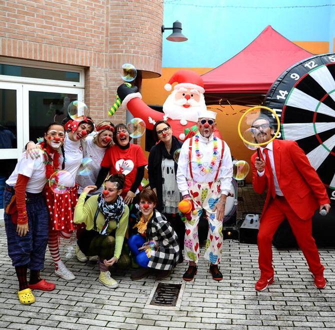 I pagliacci dell'associazione alla ludoteca