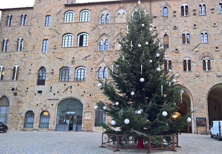 Natale a Volterra con mercatini, show e musica dal vivo