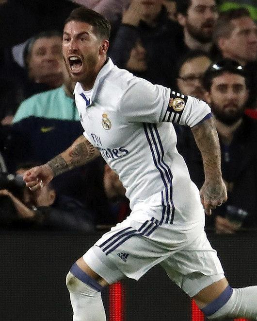 Harakiri Liverpool il Chelsea vola Ramos salva il Real