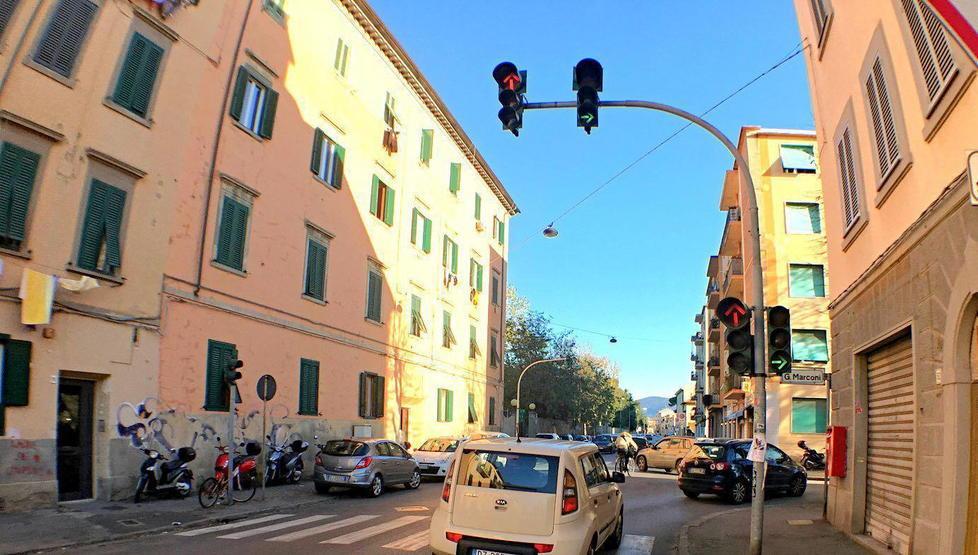 Passaggio col rosso, 13 multe in due ore