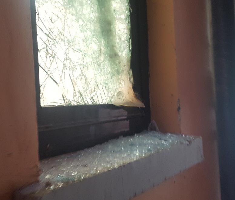 Assalto alle Poste terremotate Sfondano il vetro poi fuggono