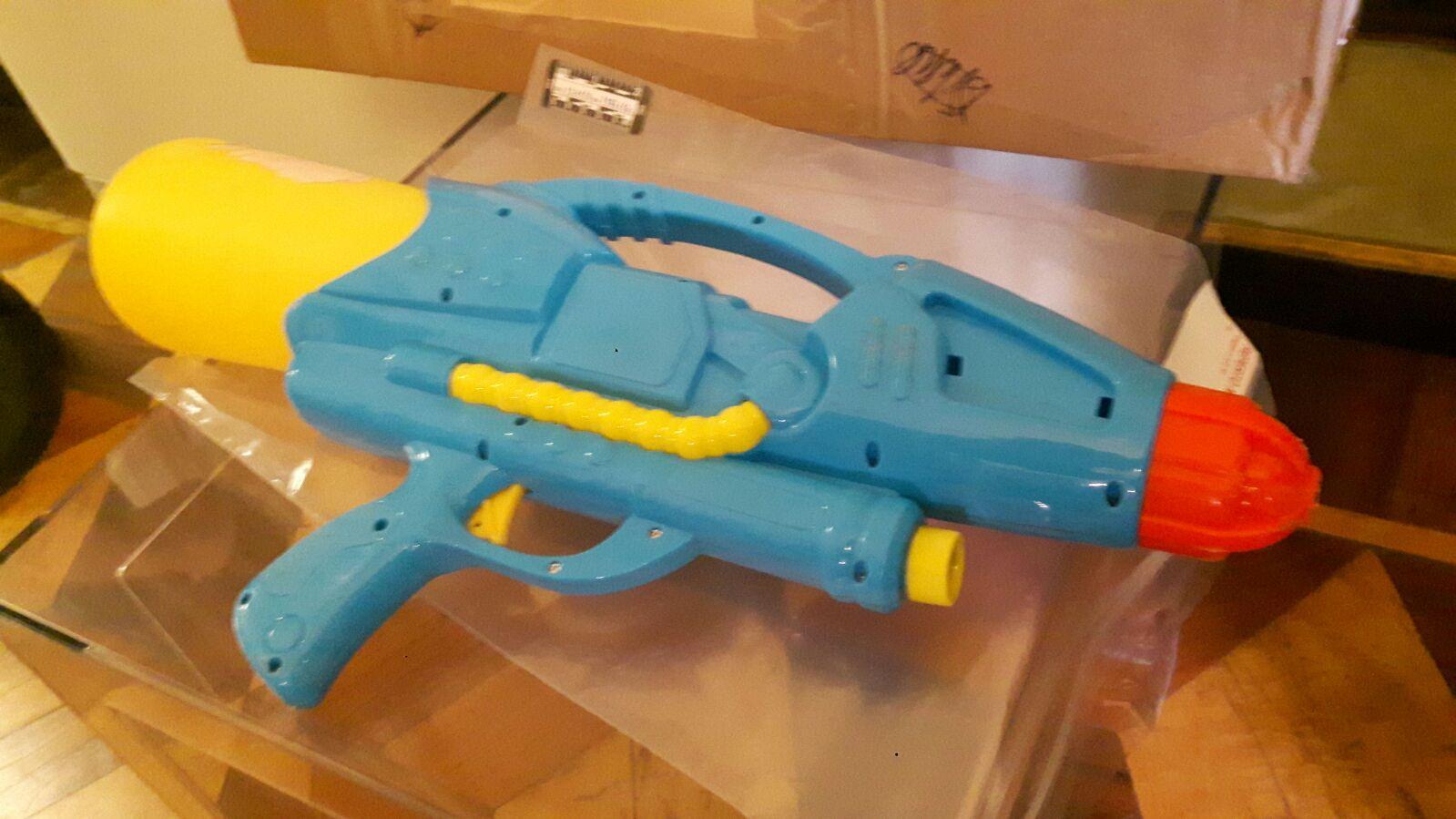 Vignola, aggressione con l'acido: ecco la pistola 