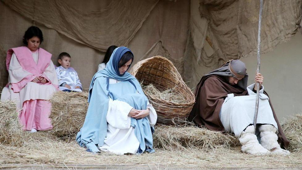 Una delle precedenti edizioni del presepe vivente in piazza del Grano (foto Nucci)