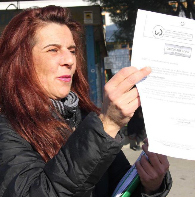 La professoressa Francesca Naldini davanti all'istituto Datini (foto Batavia)